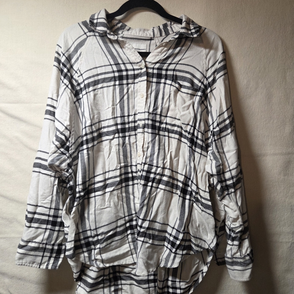 American Eagle Outfitters Black and White Plaid Button Down Shirt